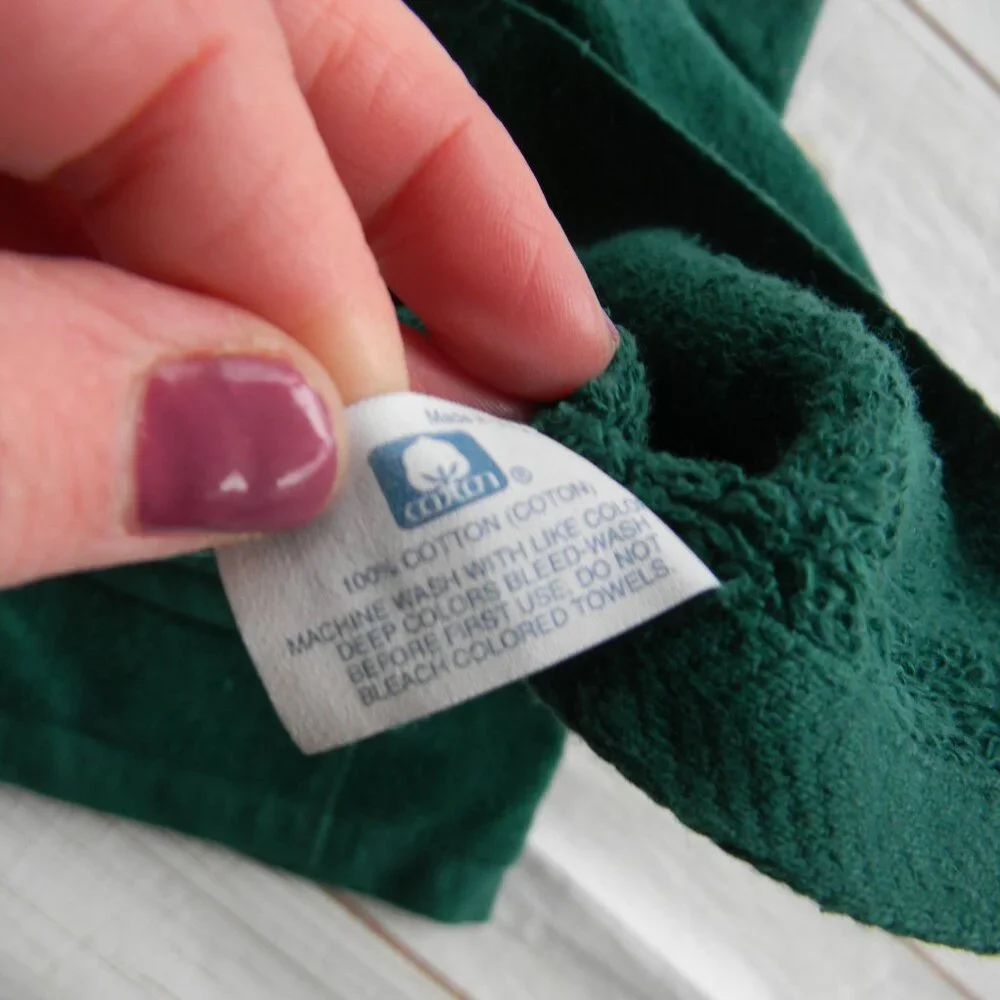 VINTAGE 100% COTTON MADE IN USA GREEN EMBROIDERED CHRISTMAS TREE TOWEL GUEST SET